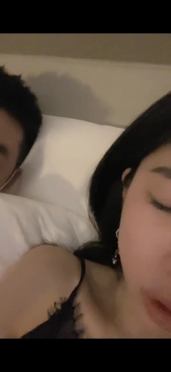 高挑眼镜御姐酒店约个单男手持镜头啪啪做爱拍摄，后入一顿操 截图14