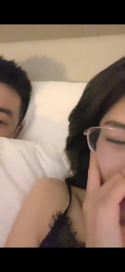 高挑眼镜御姐酒店约个单男手持镜头啪啪做爱拍摄，后入一顿操 截图16
