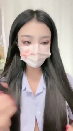颜值少妇【杨小华】极品人妻下海卖逼，暴力掰逼展示，自扣高潮，隔壁老王都馋哭了 截图3