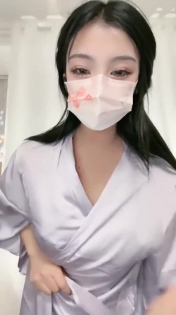 颜值少妇【杨小华】极品人妻下海卖逼，暴力掰逼展示，自扣高潮，隔壁老王都馋哭了 截图7