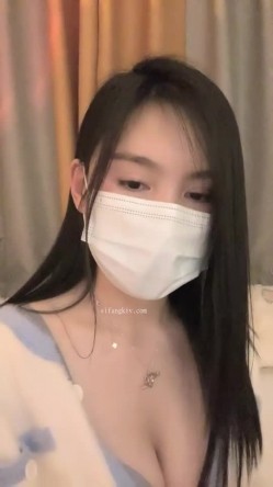 核弹！新女神下海~20小时~【马日安娜】这个真的很漂亮（下部）！来大姨妈还大秀，经血直流，略重口~！ 截图4