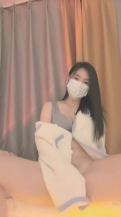 核弹！新女神下海~20小时~【马日安娜】这个真的很漂亮（下部）！来大姨妈还大秀，经血直流，略重口~！ 截图10