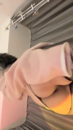 核弹！新女神下海~20小时~【马日安娜】这个真的很漂亮（下部）！来大姨妈还大秀，经血直流，略重口~！ 截图14