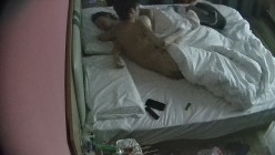 酒店偷拍 学生情侣妹子满心期待男友激烈的碰撞废才男友只知道玩游戏性能力让她大失所望 截图6