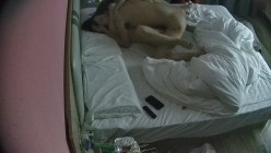 酒店偷拍 学生情侣妹子满心期待男友激烈的碰撞废才男友只知道玩游戏性能力让她大失所望 截图14