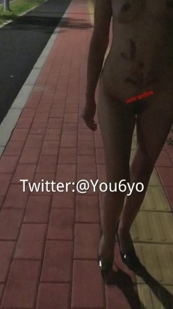 最近很火爆的极品淫妻『悠悠姐』电报付费群合集 户外大胆露出 做爱 勾搭陌生人3P 截图9