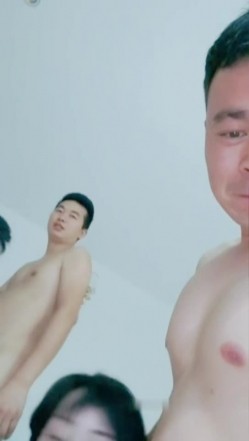 群P盛宴，一屋子淫男荡女全程露脸激情啪啪，各种激情爆草，浪荡呻吟不止，口交大鸡巴轮流抽插精彩不要错过 截图7