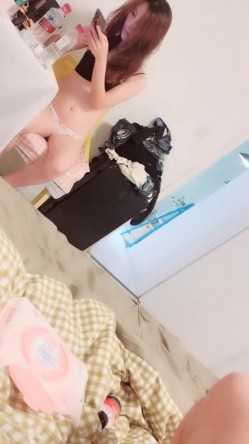 极品尤物美御姐！情趣内衣吊带黑丝！拨开丁字裤跳蛋震穴，翘起屁股特写，假屌手指抽插扣弄 截图5