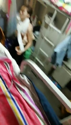 真实偷拍国内某大学女生宿舍日常生活睡觉 洗澡 换衣服 截图5