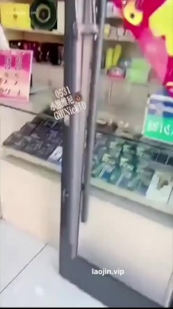 山东绿帽癖夫妻，【小气质夫妇小熊维尼】，极品人妻，约单男3P，两人空间做爱 截图15