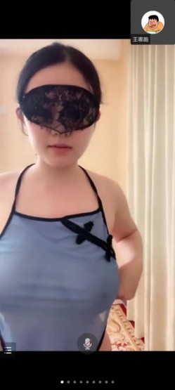 抖音骚少妇【吃一口美女】木瓜奶，一对一视频定制，淫语诱惑 截图2