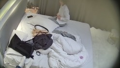 酒店偷拍高校眼镜婊班花被小伙追到手周末带出来操穴 干了几次 截图1