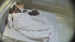 酒店偷拍高校眼镜婊班花被小伙追到手周末带出来操穴 干了几次 截图8