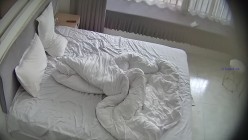 酒店偷拍高校眼镜婊班花被小伙追到手周末带出来操穴 干了几次 截图16