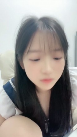 清纯漂亮邻家小妹，初恋的感觉【呆呆小猫】下海福利，扣穴自慰敏感型，很有撸点 截图1