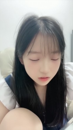 清纯漂亮邻家小妹，初恋的感觉【呆呆小猫】下海福利，扣穴自慰敏感型，很有撸点 截图3