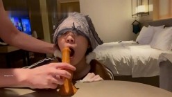终极反差，穷人女神富人母狗，属性拉满，大神豪宅圈养极品性奴母狗日常调教，舔脚喝尿啪啪各种花样SM羞辱 截图4