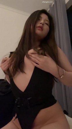 顶级反差婊童颜美乳高颜网红脸尤物「oOooo」付费资源 人畜无害脸女神沦落为富二代精液肉便器 截图6