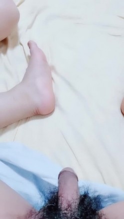 大奶子无毛逼一线天骚母狗小哥调教，口交大鸡巴母狗爬行，抠逼玩弄揉着骚奶子爆草抽插，淫声荡语不断好刺激 截图11
