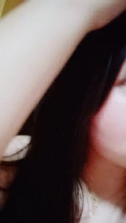大奶子无毛逼一线天骚母狗小哥调教，口交大鸡巴母狗爬行，抠逼玩弄揉着骚奶子爆草抽插，淫声荡语不断好刺激 截图12
