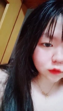 大奶子无毛逼一线天骚母狗小哥调教，口交大鸡巴母狗爬行，抠逼玩弄揉着骚奶子爆草抽插，淫声荡语不断好刺激 截图13