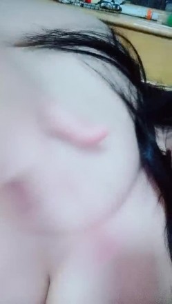 大奶子无毛逼一线天骚母狗小哥调教，口交大鸡巴母狗爬行，抠逼玩弄揉着骚奶子爆草抽插，淫声荡语不断好刺激 截图14