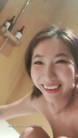 露脸小少妇跟小哥偷情长得就很骚，吃鸡巴很温柔看着就刺激，上位爆草抽插奶子乱颤不要错过 截图6