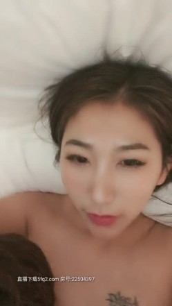 露脸小少妇跟小哥偷情长得就很骚，吃鸡巴很温柔看着就刺激，上位爆草抽插奶子乱颤不要错过 截图8