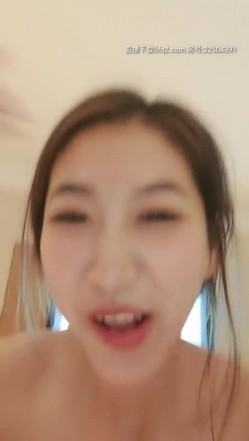 露脸小少妇跟小哥偷情长得就很骚，吃鸡巴很温柔看着就刺激，上位爆草抽插奶子乱颤不要错过 截图15