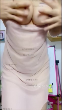 最新抖音泄密，女人味十足气质轻熟女【娇姨】重金定制，露点一对一扣B自慰呻吟 截图9