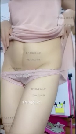最新抖音泄密，女人味十足气质轻熟女【娇姨】重金定制，露点一对一扣B自慰呻吟 截图12