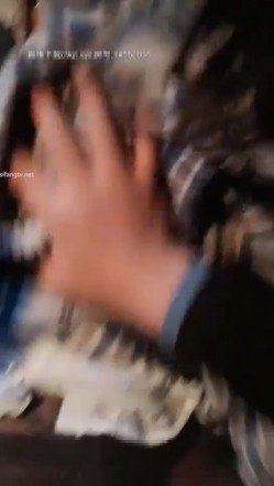 牛仔风骚高颜值美女户外车震肏淫穴，还没到野外内裤就淫湿了2！ 截图9