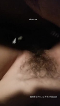 牛仔风骚高颜值美女户外车震肏淫穴，还没到野外内裤就淫湿了2！ 截图13