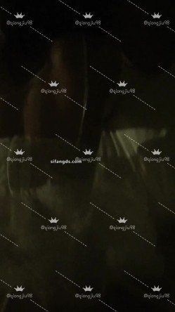 超顶淫妻博主，【琼久】，跟其他单男3P，绿帽男在旁边看别人干自己的老婆，好淫荡的画面 截图4