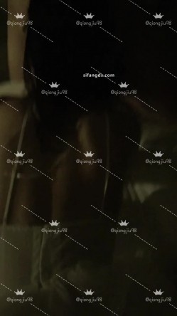 超顶淫妻博主，【琼久】，跟其他单男3P，绿帽男在旁边看别人干自己的老婆，好淫荡的画面 截图10