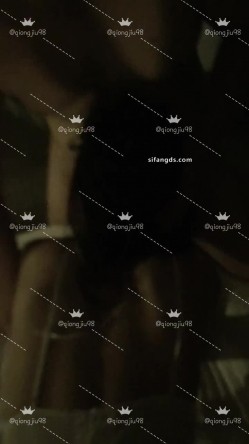 超顶淫妻博主，【琼久】，跟其他单男3P，绿帽男在旁边看别人干自己的老婆，好淫荡的画面 截图11