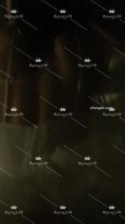 超顶淫妻博主，【琼久】，跟其他单男3P，绿帽男在旁边看别人干自己的老婆，好淫荡的画面 截图12