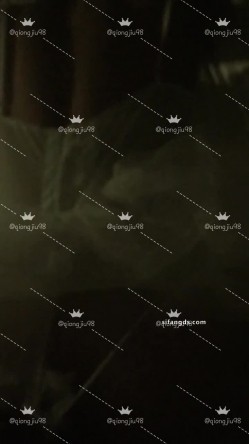 超顶淫妻博主，【琼久】，跟其他单男3P，绿帽男在旁边看别人干自己的老婆，好淫荡的画面 截图14