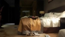 91着名圈主张总约白衣大奶小奴，穿上网袜地上爬行第二炮，跪着口交舔屌，站立后入猛操大屁股 截图8