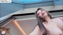 推特60W粉丝网黄潮妹，美乳肥臀高颜反差母狗「kitty」露脸性爱私拍，在酒店落地窗刺激啪啪，性感情趣大奶子一晃一晃，到了床上一顿狠狠抽插 截图6