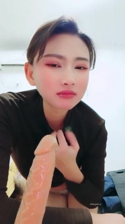E02淫骚御姐【大啾啾】夜店酒吧沟搭干部 厕所无套轮干 情趣丝袜舔脚爆操玩3P 截图3