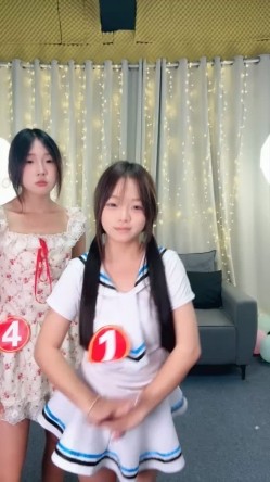 综艺【M8女团】色情版快乐大本营 电奶子，电臀，指压板跳绳，拔B毛 截图1