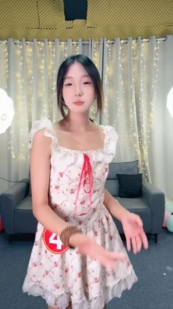 综艺【M8女团】色情版快乐大本营 电奶子，电臀，指压板跳绳，拔B毛 截图2