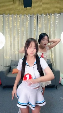 综艺【M8女团】色情版快乐大本营 电奶子，电臀，指压板跳绳，拔B毛 截图3