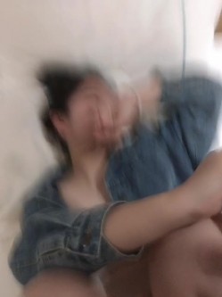 小妹瞒着家里人偷偷的做兼职，被大叔多姿势艹，吃精 截图5