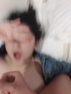 小妹瞒着家里人偷偷的做兼职，被大叔多姿势艹，吃精 截图16