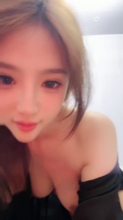 05年精神小妹，颜值高，身材好，可惜成为花臂男的小母狗，赚钱工具，各种露脸性爱道具自慰 截图4