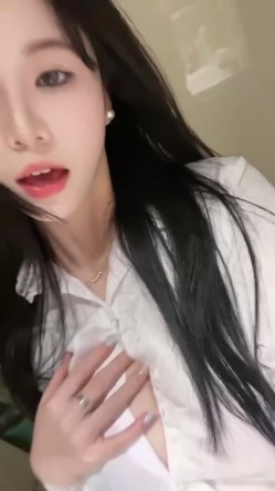 美乳翘臀性感尤物『懒懒呢』顶级大奶被操的晃吖晃，端庄优雅的外表与淫荡的样子超级反差，这样的尤物谁受得了 截图1