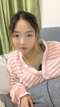 灌醉18岁的学生妹，【小乖7】，几瓶啤酒就喝醉了，被操了，娇喘喊着~快~快~快，清新小妹子被疯狂蹂躏，推荐 截图5