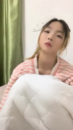 灌醉18岁的学生妹，【小乖7】，几瓶啤酒就喝醉了，被操了，娇喘喊着~快~快~快，清新小妹子被疯狂蹂躏，推荐 截图6